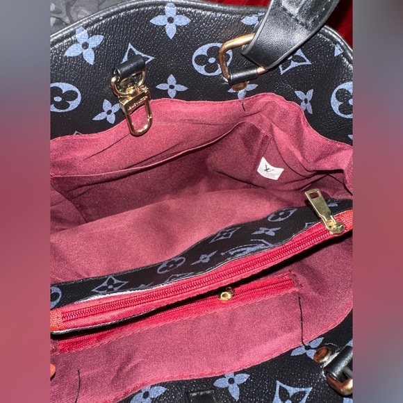 Elegant Black Handbag - Picture 4 of 4